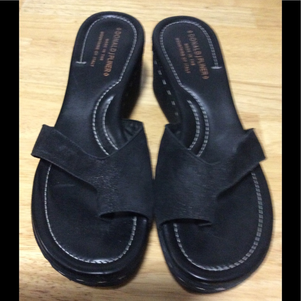 Donald J. Pliner leather toe sandal made in Italy